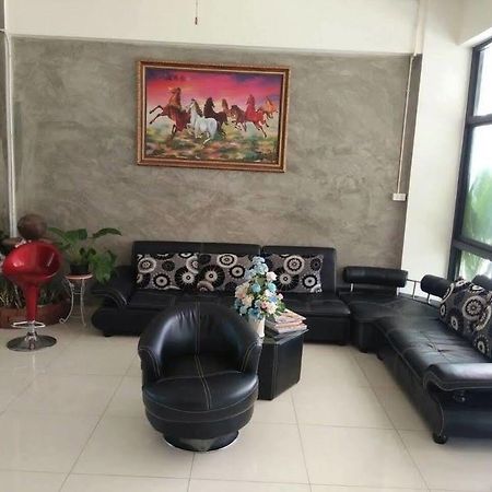 Pornsiri Hotel Sisaket Esterno foto