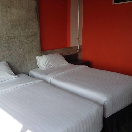 Pornsiri Hotel Sisaket Esterno foto
