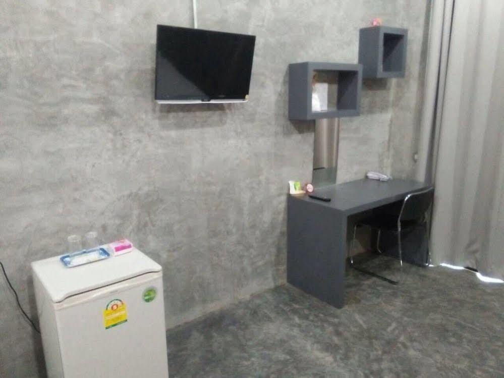 Pornsiri Hotel Sisaket Esterno foto