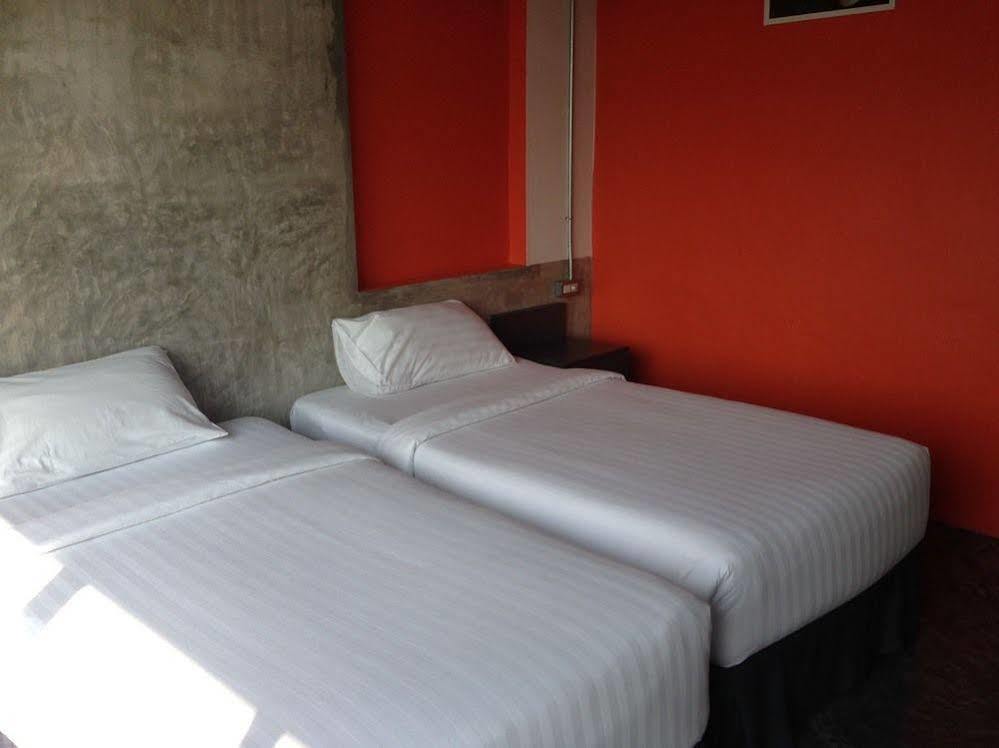 Pornsiri Hotel Sisaket Esterno foto