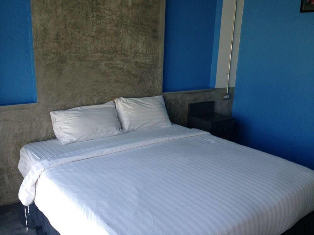 Pornsiri Hotel Sisaket Esterno foto