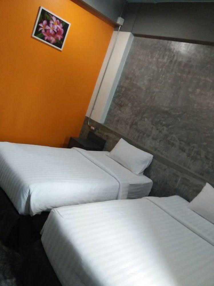 Pornsiri Hotel Sisaket Esterno foto
