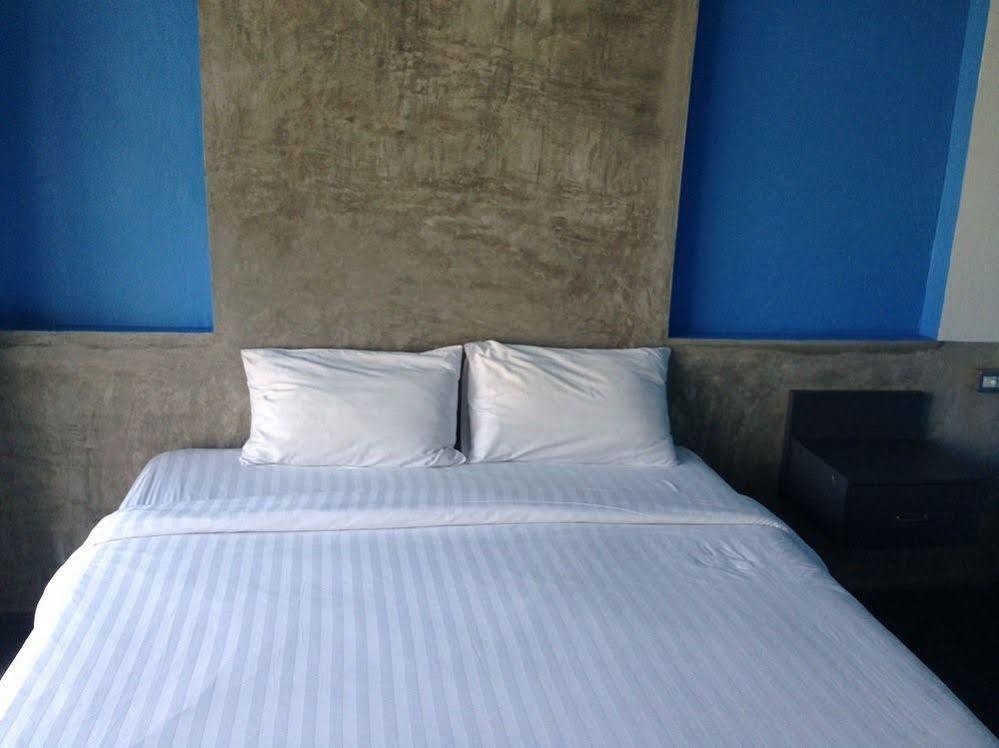 Pornsiri Hotel Sisaket Esterno foto